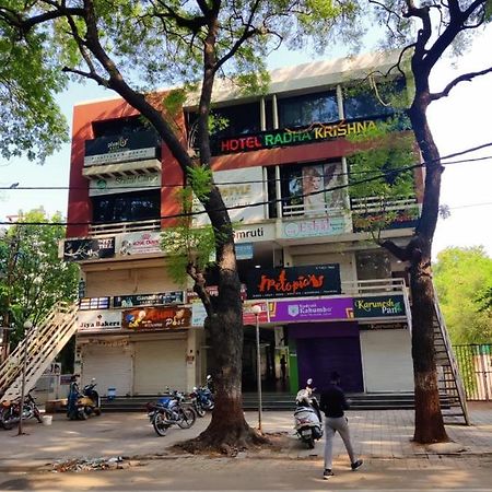 Hotel Radha Krishna Ānand Dış mekan fotoğraf