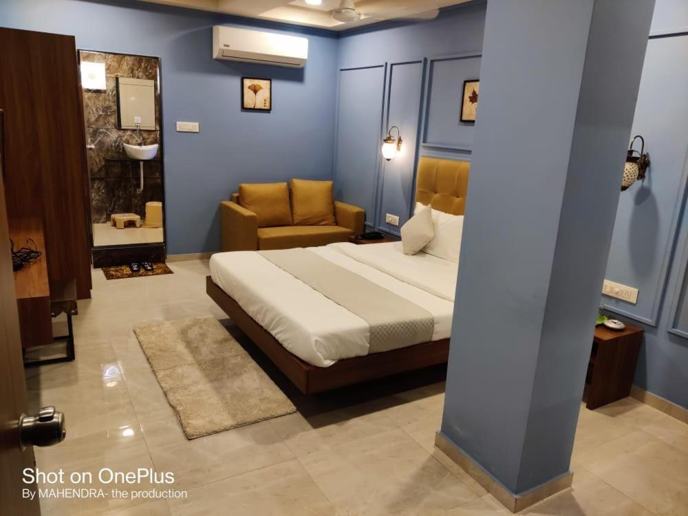 Hotel Radha Krishna Ānand Dış mekan fotoğraf