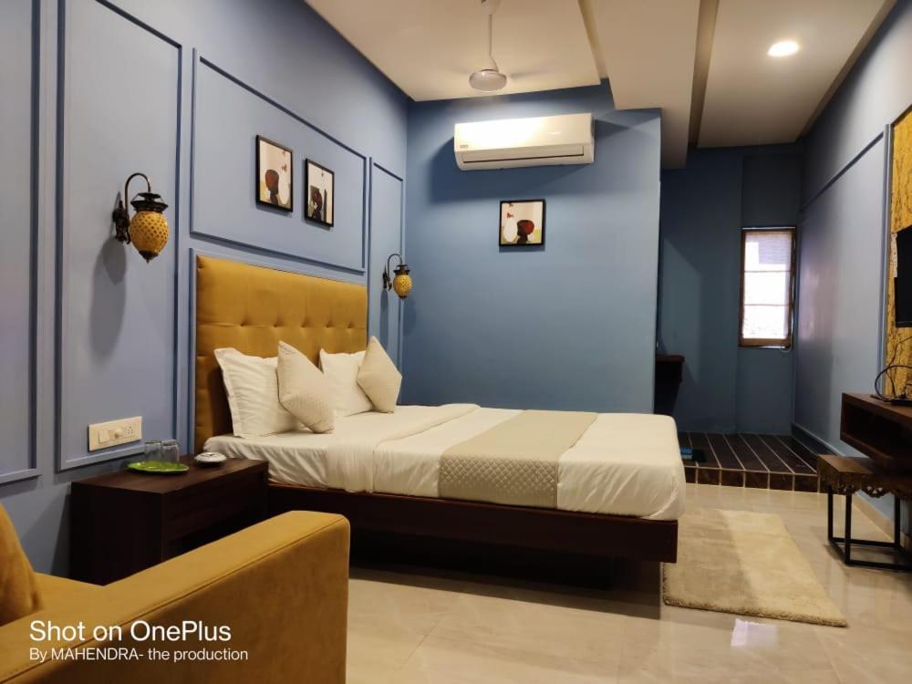 Hotel Radha Krishna Ānand Dış mekan fotoğraf