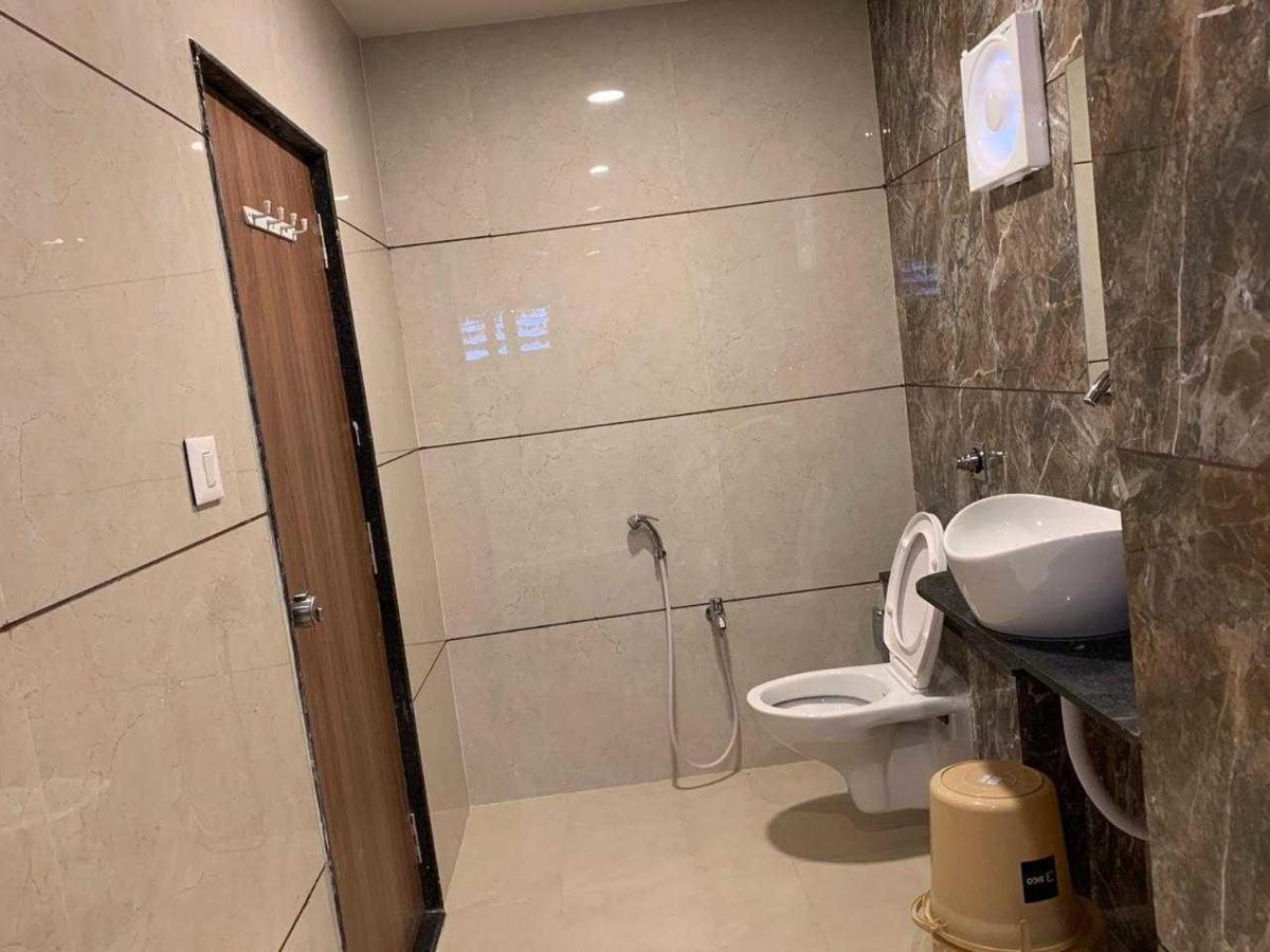 Hotel Radha Krishna Ānand Dış mekan fotoğraf