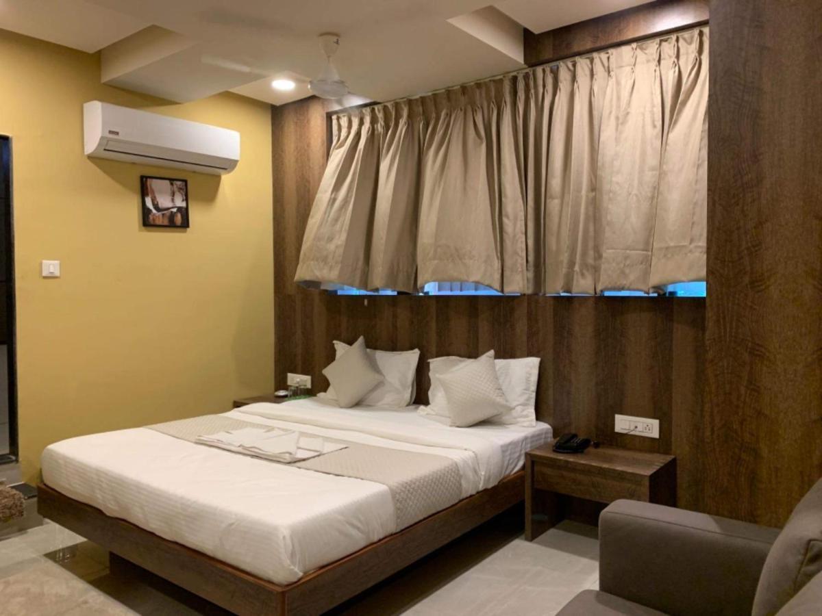 Hotel Radha Krishna Ānand Dış mekan fotoğraf