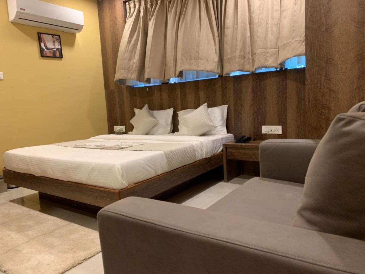 Hotel Radha Krishna Ānand Dış mekan fotoğraf