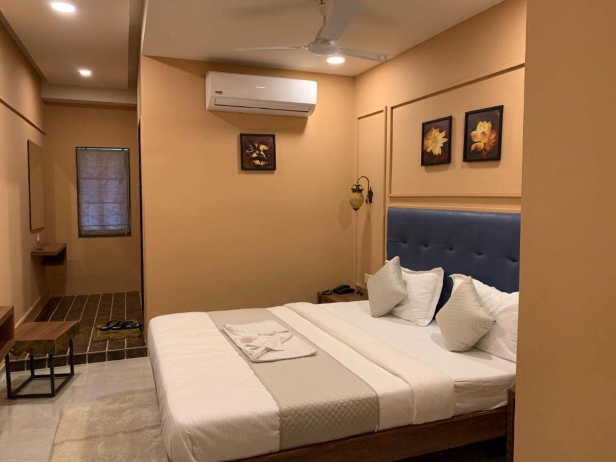 Hotel Radha Krishna Ānand Dış mekan fotoğraf